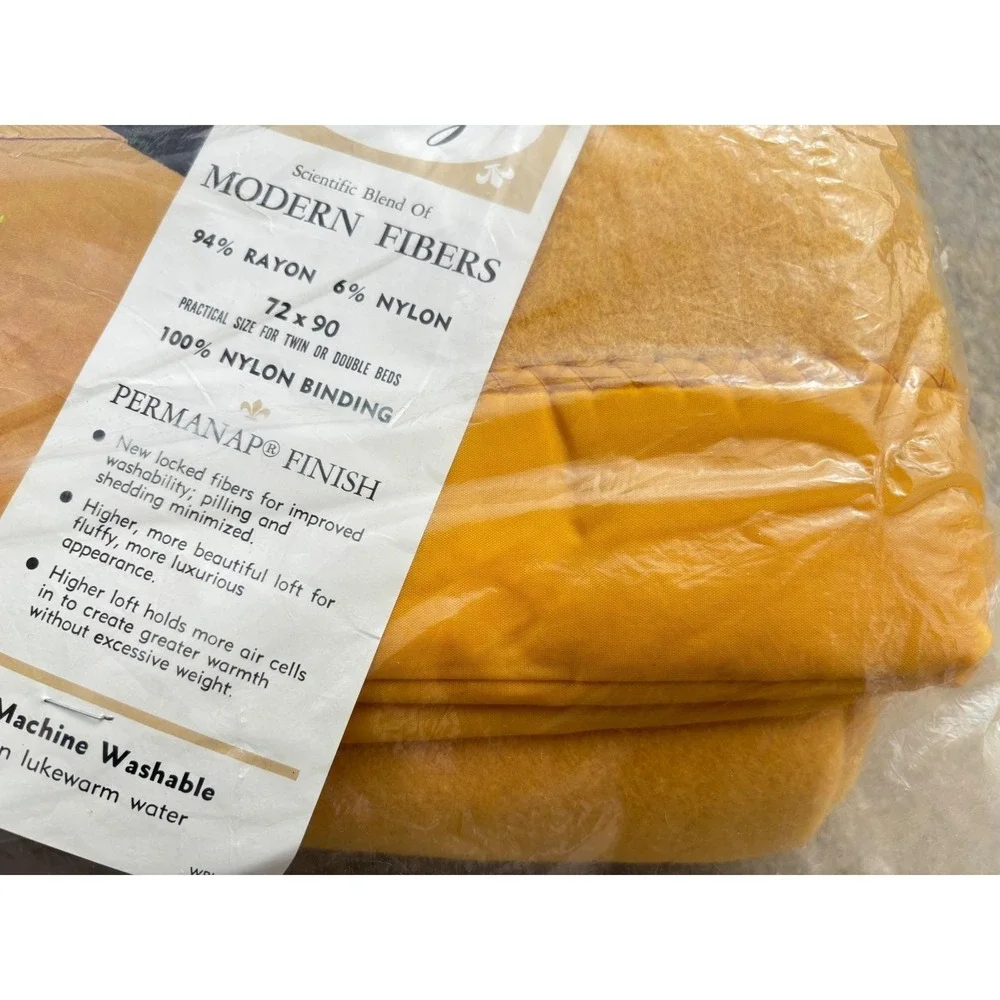 Vtg‎ Topaz Gold Blanket 72x90 Rayon Nylon Blend Permanap Finish Made in USA NOS